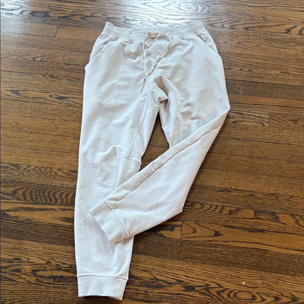 Lululemon cream Jogger Sweatpants, M